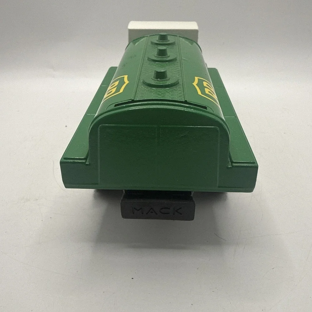 BP 1995 USA Mack Bulldog Tanker Bank Locking Coin Bank American Classic